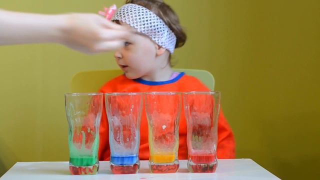 Как сделать ВУЛКАН из цветной ПЕНЫ? Детские опыты. смотреть онлайн