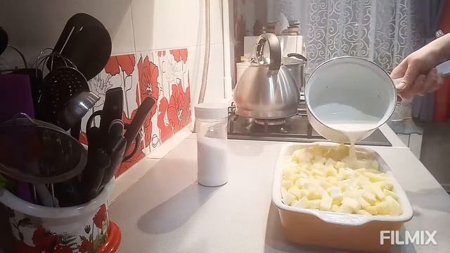 Картофельная запеканка с куриной грудкой и кабачками