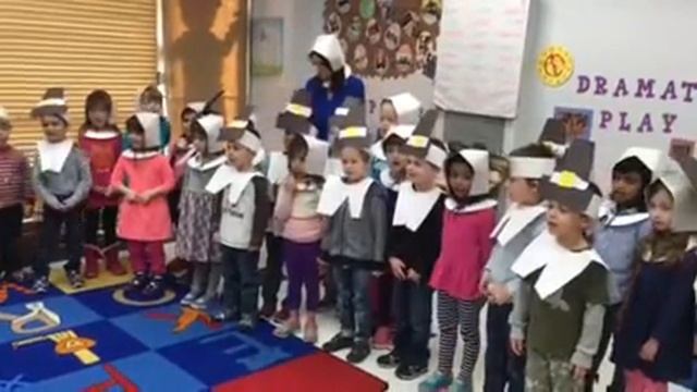 Thanksgiving in the USA. Day care. Отмечаем праздник в детском саду. Дети поют песни.