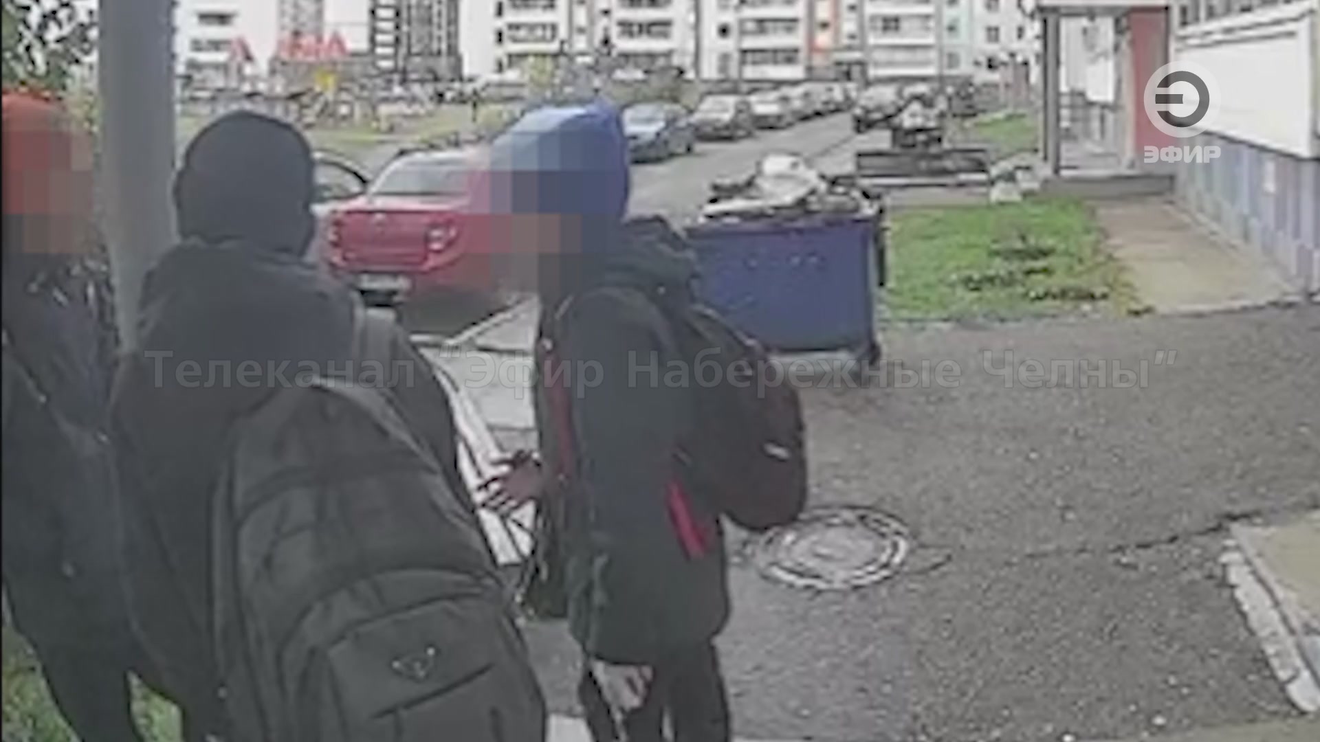 ПРАВООХРАНИТЕЛИ РАЗБИРАЮТСЯ В КОНФЛИКТЕ МАЛОЛЕТНИХ.