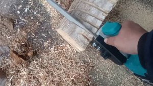 Аккумуляторная цепная пила makita