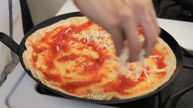 Crispy Thin Crust 10 Minute Pizza Hack смотреть онлайн
