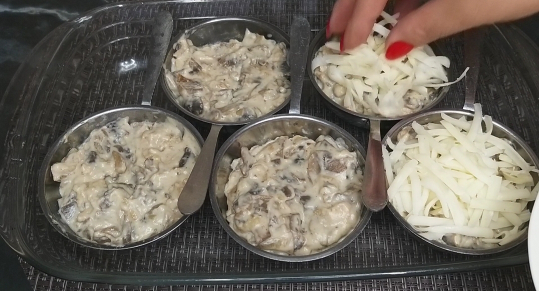 ЖЮЛЬЕН С КУРИЦЕЙ И ГРИБАМИ#жюльен#праздничноеблюдо#праздничныйстол