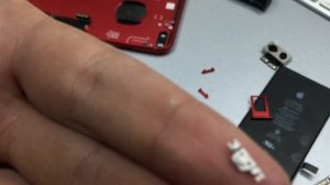 Как снять боковые кнопки корпуса iPhone 7 / 7 Plus