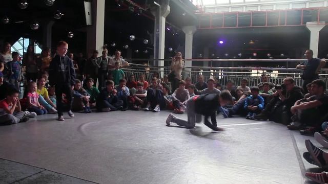 2015.03.01 Казань РЭП на голове студия брейк-данса Sense of life www.breakdance-ufa.ru смотреть онлайн