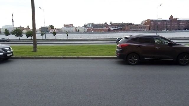 На месте впадения речки Охты в Неву в 1982 году построили Малоохтинский мост, 276 м в длину и 24 ши смотреть онлайн