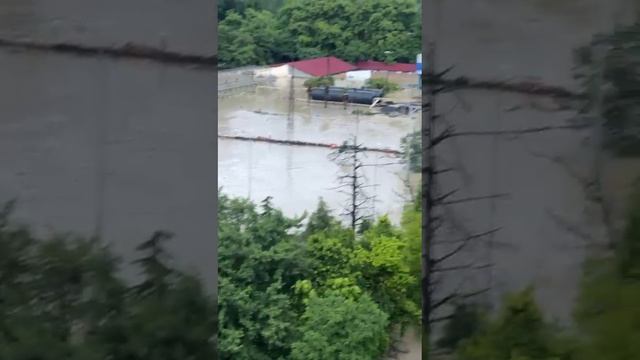 В Сочи потоп — этой ночью сильно затопило Хостинский район из-за проливных дождей.