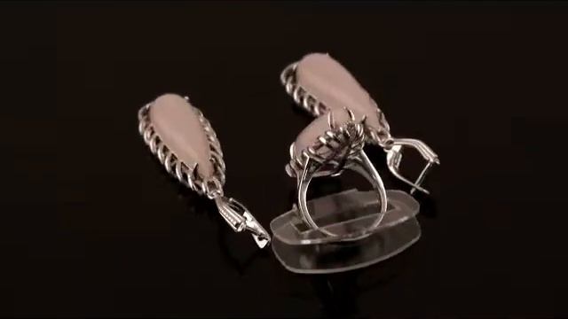 Кольца серьги с родиевым покрытием и розовым кварцем. Комплект смотреть онлайн