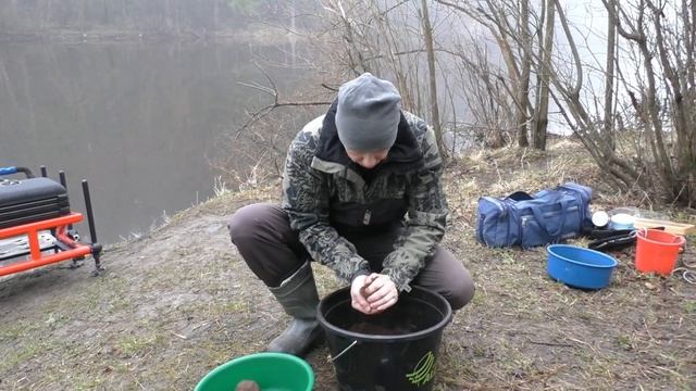 Весенняя ловля на поплавок на малой реке! смотреть онлайн