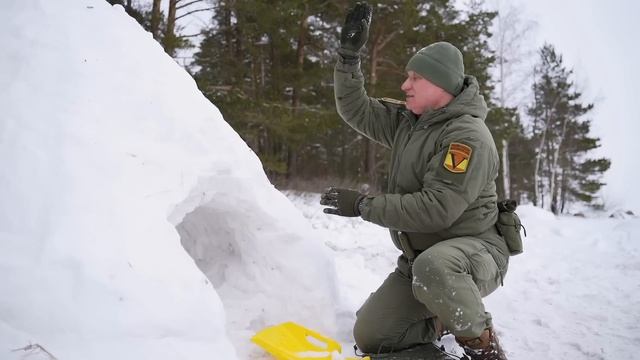 Походное укрытие из снега для самовыживания в дикой природе