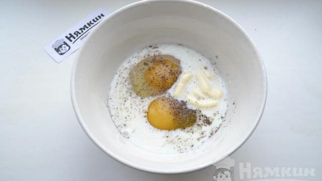 Рулет из тонкого лаваша с грибами, капустой и луком в духовке