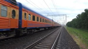 "Гонки" Электровоз ЭП2К-033 с поездом "Мегаполис" (Москва - Санкт-Петербург) и электропоезд ЭТ2М-11