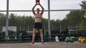 Высокие махи с гирей 32кг.