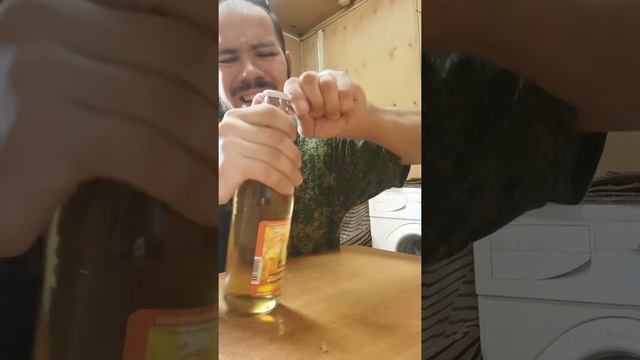 Как открыть стеклянную бутылку лайфхак смотреть онлайн