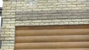 Вариант недорого фасада кирпич+ металлический сайдинг.