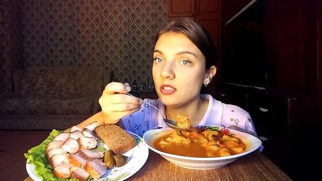 MUKBANG: // СОУС ИЗ СВИНИНЫ С КАРТОФЕЛЕМ! Мои планы на новый год! смотреть онлайн