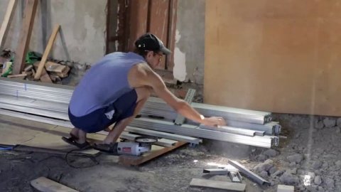 Потолок из профнастил 100кв. #своимируками