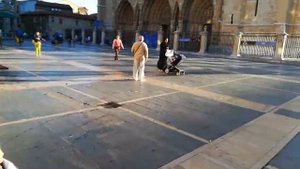 Это город Леон Испания живут по 85 Русский никто не учит