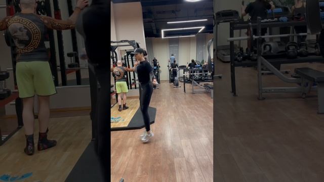 #skipping #спорт #skills #jumpingrope #скакалка #спортсила #gym #jumprope #gymlife #footwork смотреть онлайн
