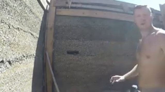 Финальный ряд бани, заливка монолитного арболита. Строим баню дёшево своими руками