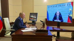 Врио губернатора Курской области Алексей Смирнов доложил Владимиру Путину о ситуации в регионе