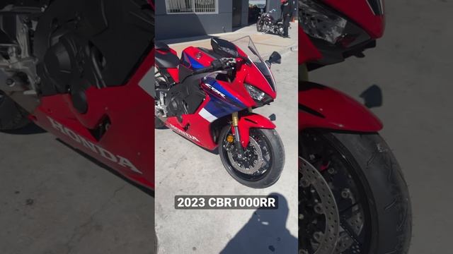 2023 Honda CBR1000RR смотреть онлайн