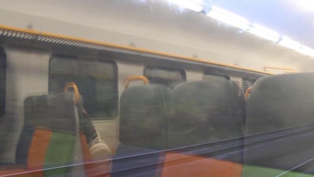 Осенним вечером отправляемся на электричке из Дмитрова в Москву смотреть онлайн