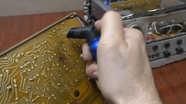 ВСКРЫВ НАЙДЕННЫЙ ПРИБОР! Я БЫЛ УДИВЛЁН!!! ВНУТРИ РАДИОДЕТАЛИ С ДОРОГИМИ ДРАГ-МЕТАЛЛАМИ.........