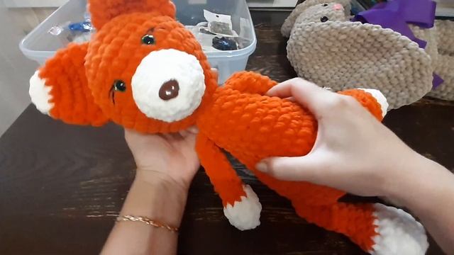 Большая лиса амигуруми и другие игрушки.