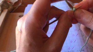 Летняя простая кофточка спицами с ажурной вставкой . Мастер класс ажурного узора.