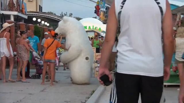 Азовское море , Кирилловка - Танец белого медведя / Dance of the polar bear смотреть онлайн