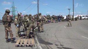 В Мариуполе завершилась беспрецедентная операция с...ывавшимися на "Азовстали" украинскими боевиками