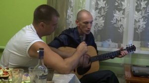 Красиво спел под гитару