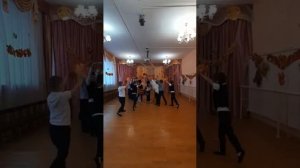 ГБОУ Школа № 1797 ДО 4/3 «Росток» Группа «Затейники» - танец с листьями "Осень пришла"