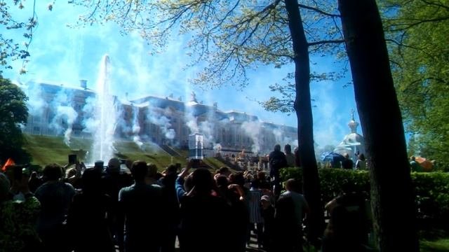 Салют в честь открытия фонтанов Петергоф.