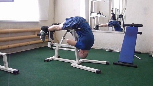 Тренажёрный зал / Back Extension (Бэк Экстензии) / реабилитология смотреть онлайн