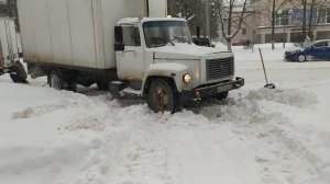 Брянск завален снегом. Снегоуборочной техники не видно уже несколько дней