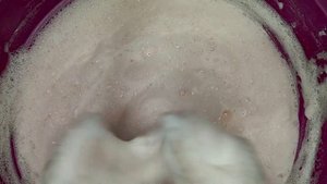 ASMR detergent paste sponge squeezing.паста из моющих средств выжимание губки.