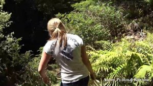 Как добывают золото в ручье с помошью шлюза