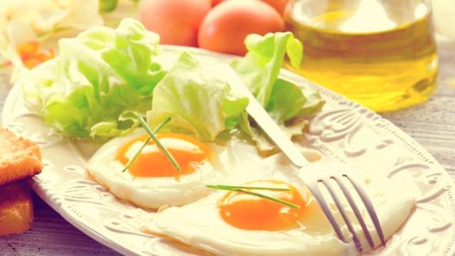 Куриные яйца ПОЛЬЗА или ВРЕД | вредны ли куриные яйца, можно ли каждый день есть яйца смотреть онлайн