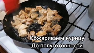 Прекрасное японское изобретение — гречневая лапша с курицей и овощами под соусом Якисоба.