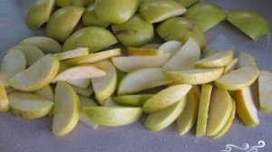 Компот из брусники и яблок