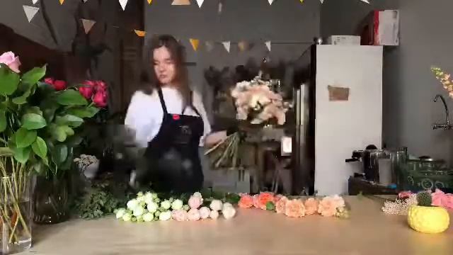 Сборка круглого букета РомРом смотреть онлайн