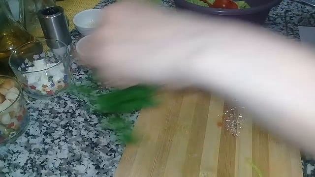 Простой и легкий салат/Салат с пекинской капустой,сухариками и сыром фета.