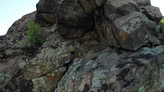 Усть-Каменогорск,Өскемен ??? Поход на гору Аблакетка чуть не сорвался со скалы идём по хребту смотреть онлайн