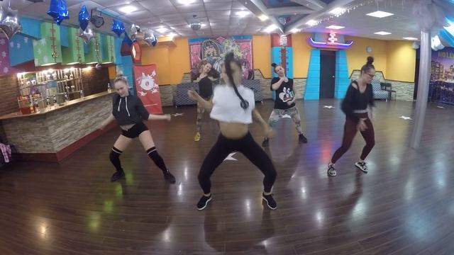 Female Dancehall routine by DHQ Inga on song Charly Black Feat Press Kay - Come Fi Di Knockaz смотреть онлайн