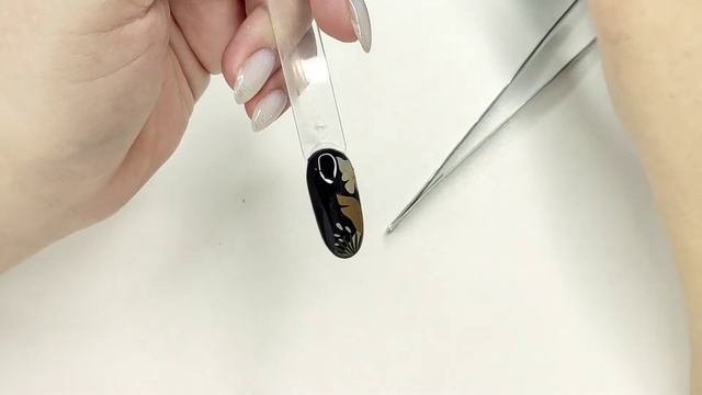 Как наклеить наклейку с липкой основой подробно/маникюр с наклейками