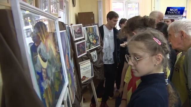В библиотеке имени Пушкина открылась выставка творческих работ туапсинки Марии Смелой