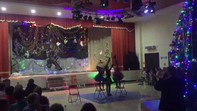 Акробатическое трио - эквилибр на стульях «Стиляги»