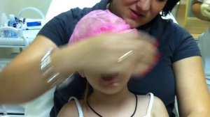 Alisika прокалывает ушки